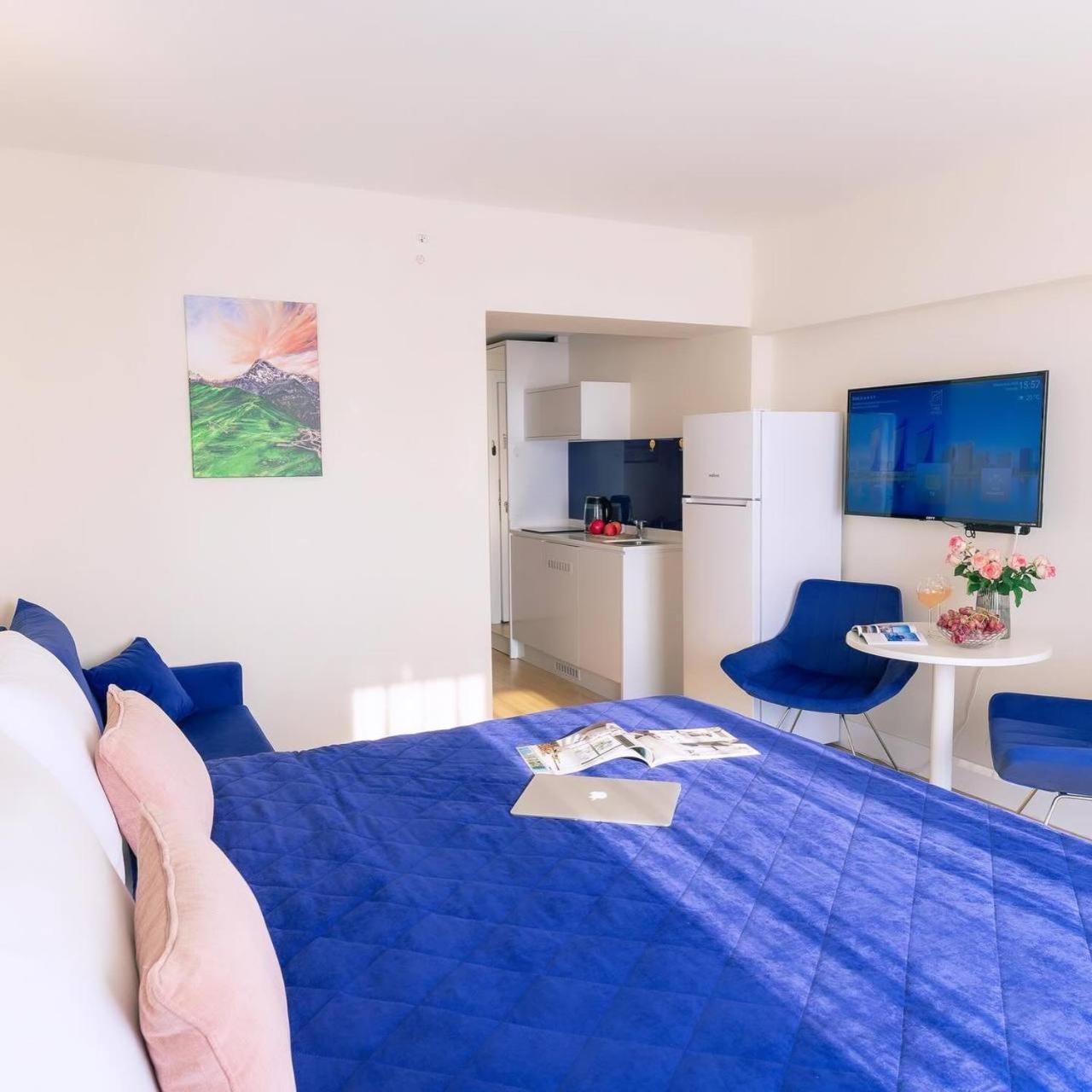 Orbi City Amazing Apartments Batumi Esterno foto