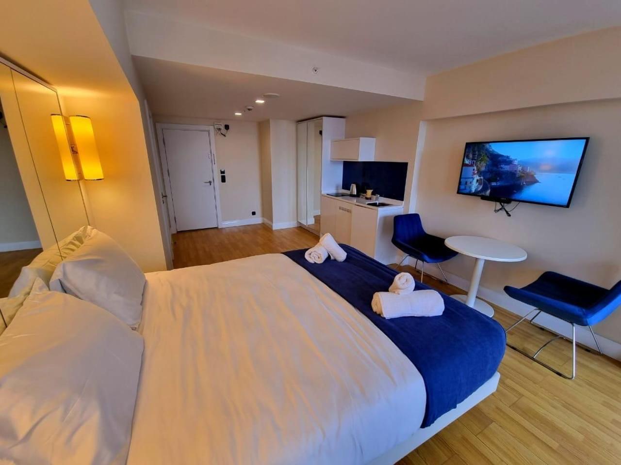 Orbi City Amazing Apartments Batumi Esterno foto