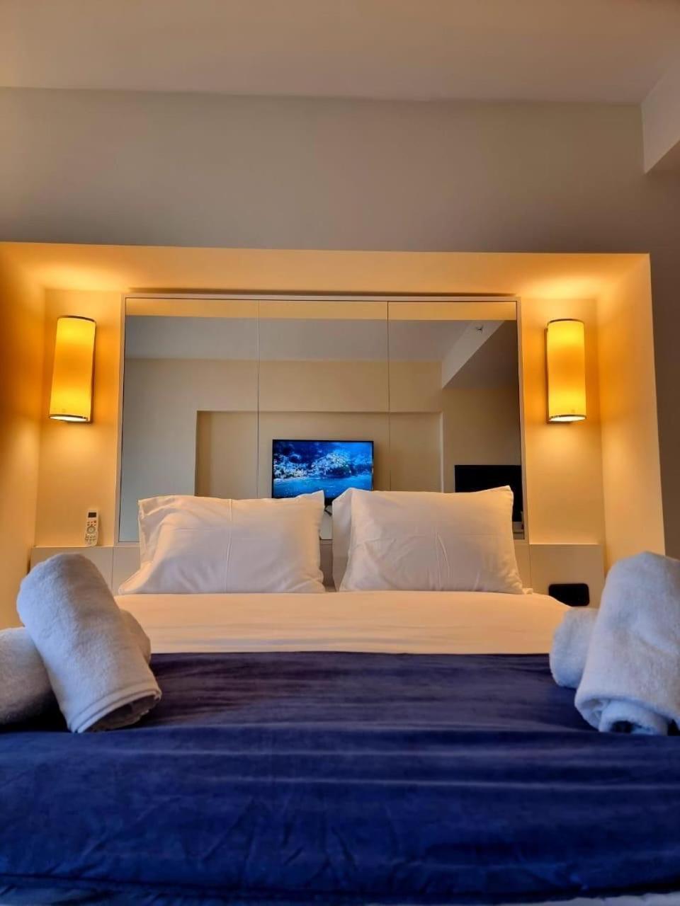 Orbi City Amazing Apartments Batumi Esterno foto