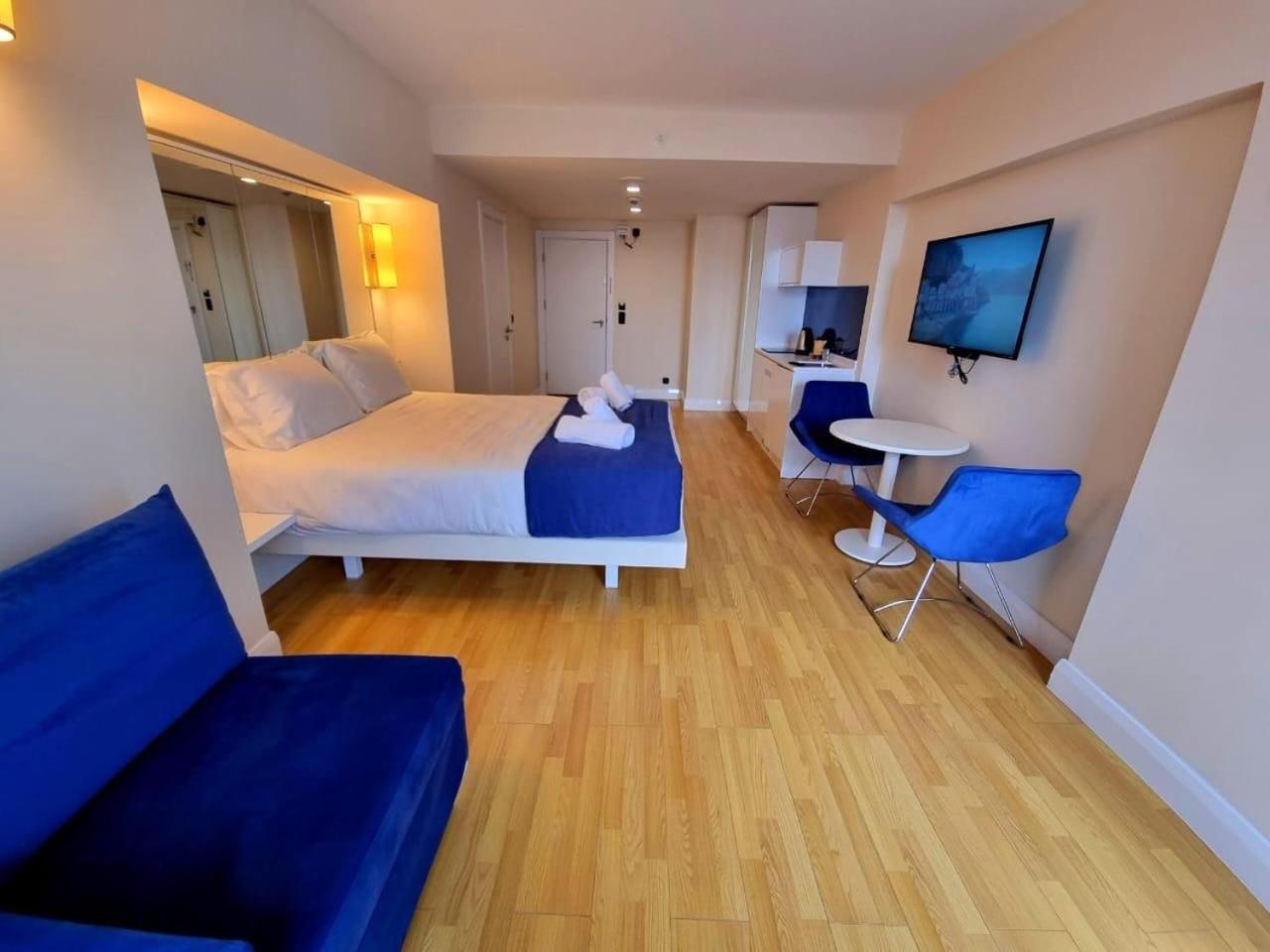 Orbi City Amazing Apartments Batumi Esterno foto
