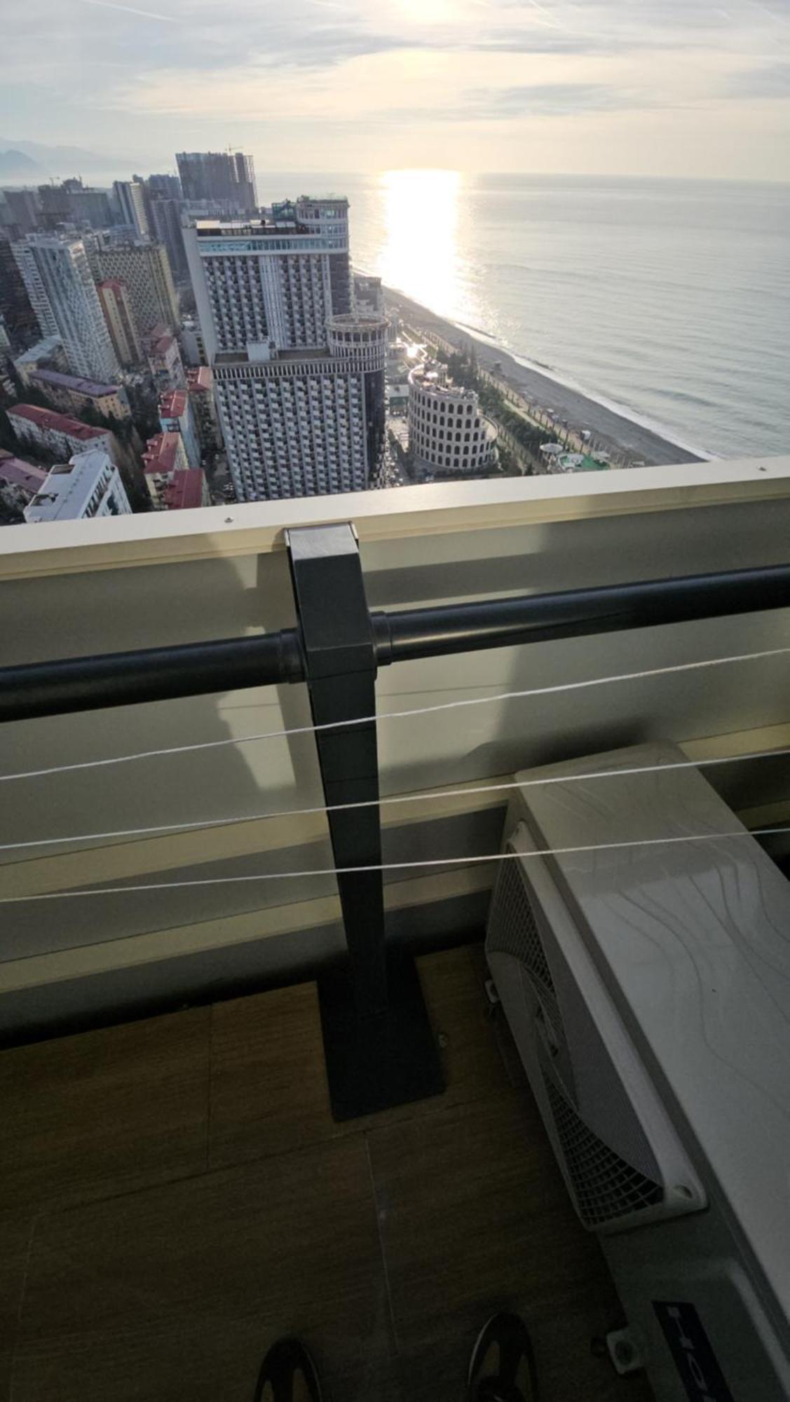Orbi City Amazing Apartments Batumi Esterno foto